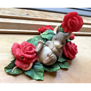 Charming Tails: Life is a Bed of Roses #98/198 -Fitz & Floyd Mouse With Roses.